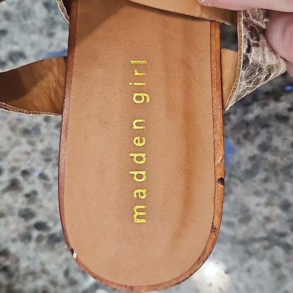 MADDEN GIRL, SZ 9. SANDALS WITH 3.5 CHUNKY HEEL. - Picture 4 of 11